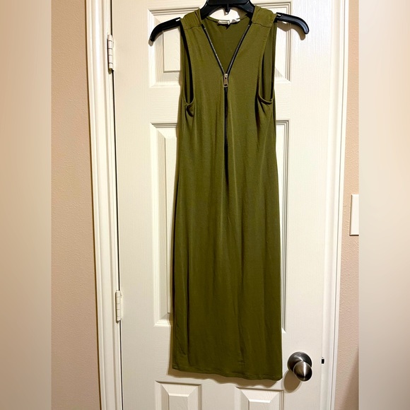 Love Tree Dresses & Skirts - Army green dress with zipper